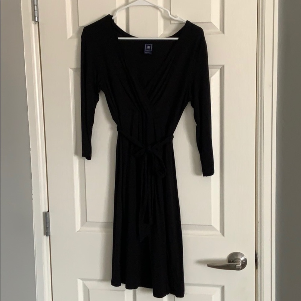 GAP black v neck maternity dress